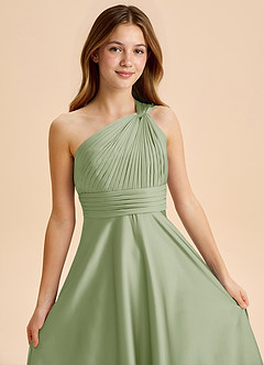 Azazie Charlize Junior Robe Trapèze en Satin extensible Plissée Vert Sauge image6