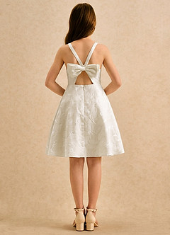 Azazie Peppy Girls Formal Blumenmädchenkleider A-Linie Schleifen Blumen-Jacquard Kleid Französisches Weiß image6