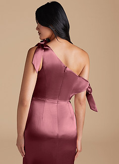 Azazie Xyla Robes de demoiselle d'honneur Robe Fourreau Convertible en Satiné métallisé Épaule décolletée Rose Du Désert image4