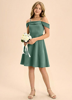 Azazie Anselie Junior Vestido de Eucalipto de Satén Elástico de Corte en A con Plisado image1