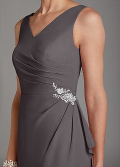 Azazie Saturn Mère de la mariée Robes Robe Fourreau en Mousseline de soie Col V plissé Gris Acier image6