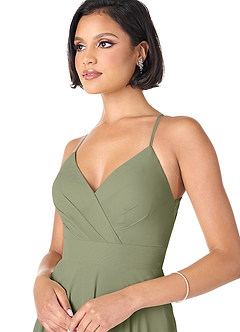 Azazie Avelina Vestidos de damas de honor Vestido de Pistacho de Gasa de Corte en A con Cuello en V Plisado image4