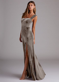 Azazie Junia Robes de demoiselle d'honneur Robe Fourreau Convertible en velours Épaule décolletée Taupe Argenté image5