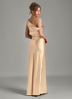 Azazie Emerson Vestidos de damas de honor Vestido Oro de Satén Metálico de Corte Sirena con Hombros descubiertos image6