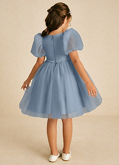 Azazie Blondie Robe Demoiselle D'honneur Fillette Robe Trapèze en Tulle avec manches Bleu Poussiéreux image2