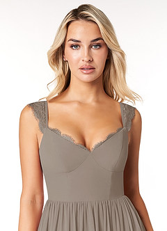 Azazie Cleobella Robes de demoiselle d'honneur Robe Trapèze en Mousseline de soie Dentelle en forme de cœur Taupe image6
