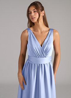 Azazie Kora Essayer des robes à la maison Robe Trapèze en Satin extensible Plissée Bleu Poussiéreux image7