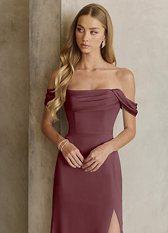 Azazie Saige Jurken voor bruidsmeisjes Jurk van Stretch Satijn met Kolom Off-shoulder Sangria image2