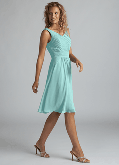 Azazie Grace Vestidos de damas de honor Vestido de Aqua de Gasa de Corte en A con Plisado image4