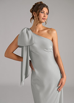 Azazie Capri Robes de demoiselle d'honneur Robe Sirène en Satin extensible Ue épaule Argent image5