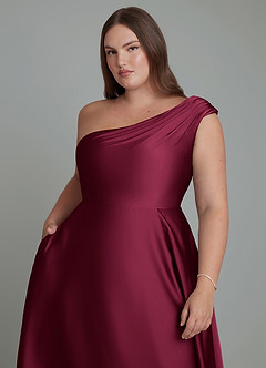 Azazie Melanie Vestidos de damas de honor Vestido Borgoña de Satén Elástico de Línea A con Hombros descubiertos image6