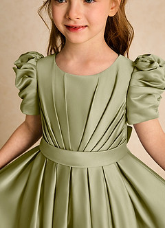 Azazie Miriam Abiti da Ragazza di Fiori Abito Principessa in Raso Opaco Plissettato Verde Muschio image8