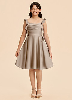 Azazie Kira Junior Vestido de Gris Pardo de Satén Elástico de Corte en A con Volante image1