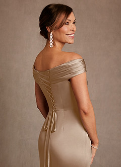Azazie Bedford Mère de la mariée Robes Robe Fourreau en Satin extensible Plissé Taupe image6