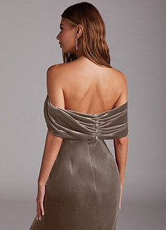 Azazie Shay Robes de demoiselle d'honneur Robe Fourreau Convertible en velours Épaule décolletée Taupe Argenté image3