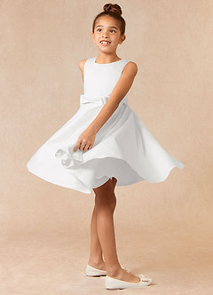 Azazie Coco Blumenmädchenkleider A-Linie Schleifen Matte Satin Kleid Weiß image3