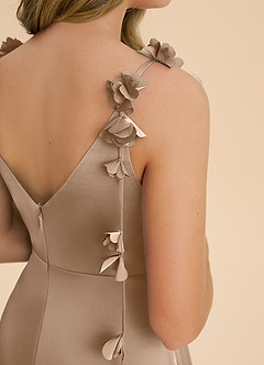 Azazie Gumdrop Junior Robe Empire en Satin extensible Plissée Taupe image6