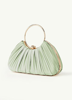 front Zestaw metalicznych, satynowych sandałów na niskim obcasie w pasującym kolorze z plisowaną torebką