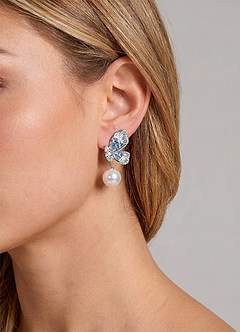 front Pendientes colgantes con alas de mariposa Something Blue