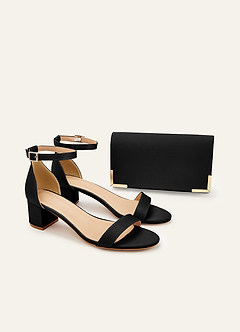 front Conjunto de sandalias de tacón cuadrado de satén mate y clutch tipo sobre a juego