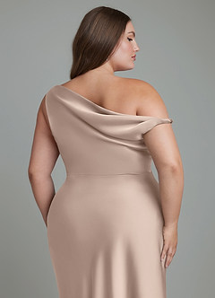 Azazie Emerson Vestidos de damas de honor Vestido Rosa Inglesa de Satén Elástico de Corte Sirena con Hombros descubiertos image11