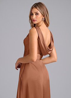 Azazie Karina Robes de demoiselle d'honneur Robe Trapèze en Satin extensible Plissée Bronze image2