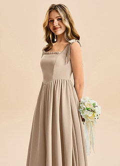 Azazie Delia Junior Abito A-Line in Chiffon Fiocco Taupe image7