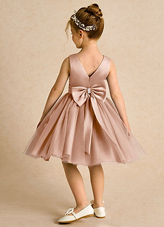 Azazie Tadpole Robe Demoiselle D'honneur Fillette Robe Trapèze en Mat Satiné Plissée Champagne Rosé image5