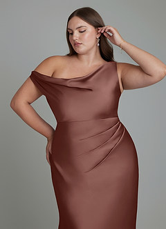 Azazie Emerson Robes de demoiselle d'honneur Robe Sirène en Satin extensible Épaules dénudées Expresso image12