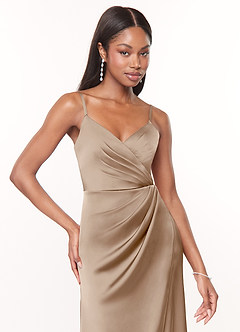 Azazie Maci Vestidos de damas de honor Vestido de Gris Pardo de Satén Elástico de Corte en A con Cuello en V plisado image5