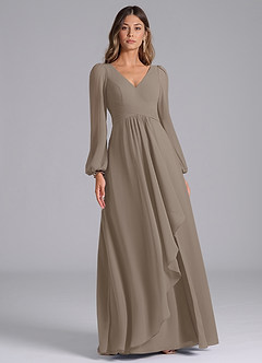 Azazie Omari Robes de demoiselle d'honneur Robe Trapèze en Mousseline de soie Manche longue Taupe image3