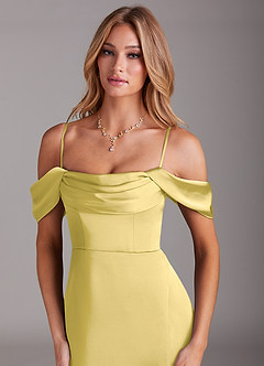Azazie Saige Abiti da Damigella Abito Tubino in Raso Elasticizzato a Spalla Scoperta Canarino image2