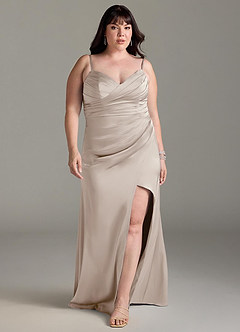 Azazie Yola Robes de demoiselle d'honneur Robe Fourreau Convertible en Satin extensible Plissee mit V-Ausschnitt Givre image9