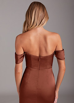 Azazie Saige Jurken voor bruidsmeisjes Jurk van Stretch Satijn met Kolom Off the Shoulder Klei image9