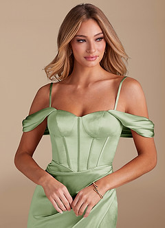 Azazie Asha Robes de demoiselle d'honneur Robe Fourreau en Satiné métallisé Épaule décolletée Vert Sauge image2