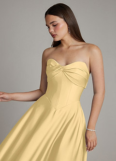 Azazie Meleena Robes de demoiselle d'honneur Robe Trapèze en Satin extensible Sans bretelles Beurre image4