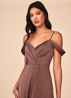 Azazie Ocean Robes de demoiselle d'honneur Robe Trapèze en Satin extensible Col V plissé Expresso image4