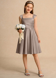 Azazie Budle Girls Formal Flower Girl Klänningar Klänning A-linje i Matt satäng Plisserad image1