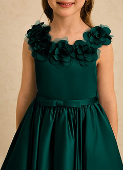 Azazie Eden Robe Demoiselle D'honneur Fillette Robe Princesse en Mat Satiné Plissé Vert Pin image5