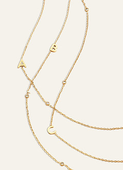 Collar con letra inicial de lado