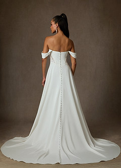 Azazie Ganelle Vestidos de novia Vestido de Diamante Blanco de Satén con cara trasera de crepé de Corte en A con Escote de Corazón image5