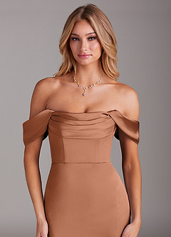 Azazie Saige Jurken voor bruidsmeisjes Jurk van Stretch Satijn met Kolom Off the Shoulder Bronzeertint image7