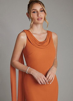 Azazie Jaya Robes de demoiselle d'honneur Robe Fourreau en Mousseline de soie Plissée Cannelle image3