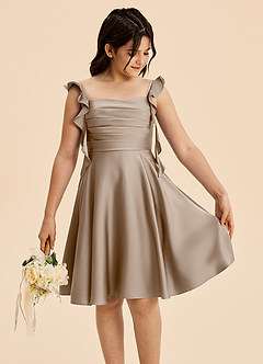 Azazie Kira Junior Vestido de Gris Pardo de Satén Elástico de Corte en A con Volante image5