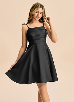 Azazie Miko Junior Vestido de Negro de Satén Elástico de Corte en A con Plisado image3