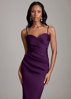 Azazie Sonora Vestidos de damas de honor Vestido de Uva de Satén Elástico de Corte Recto con Sin tirantes image3