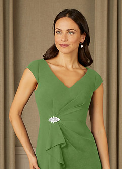 Azazie Nola Mère de la mariée Robes Robe Fourreau en Mousseline de soie Col en V Plissé Basilic image4