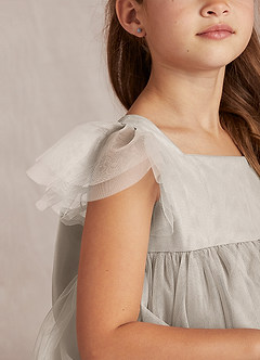 Azazie Kalio Robe Demoiselle D'honneur Fillette Robe Trapèze en Tulle avec manches Givre image3