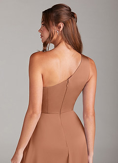 Azazie Brooke Robes de demoiselle d'honneur Robe Trapèze en Satin extensible Une épaule Bronze image2