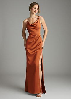 Azazie Samara Robes de demoiselle d'honneur Robe Sirène en Satin extensible Plissée Cannelle image1